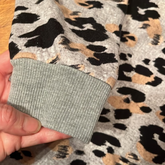 Like new Secret Treasures animal print sweatshirt - Picture 5 of 11